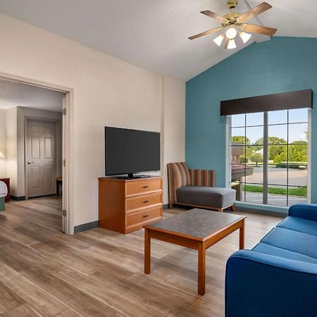La Quinta Inn By Wyndham Columbus Airport Area מראה חיצוני תמונה