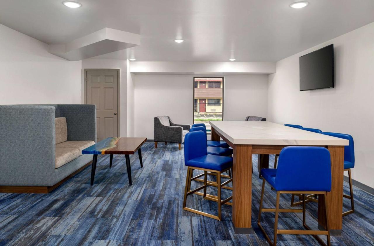 La Quinta Inn By Wyndham Columbus Airport Area מראה חיצוני תמונה