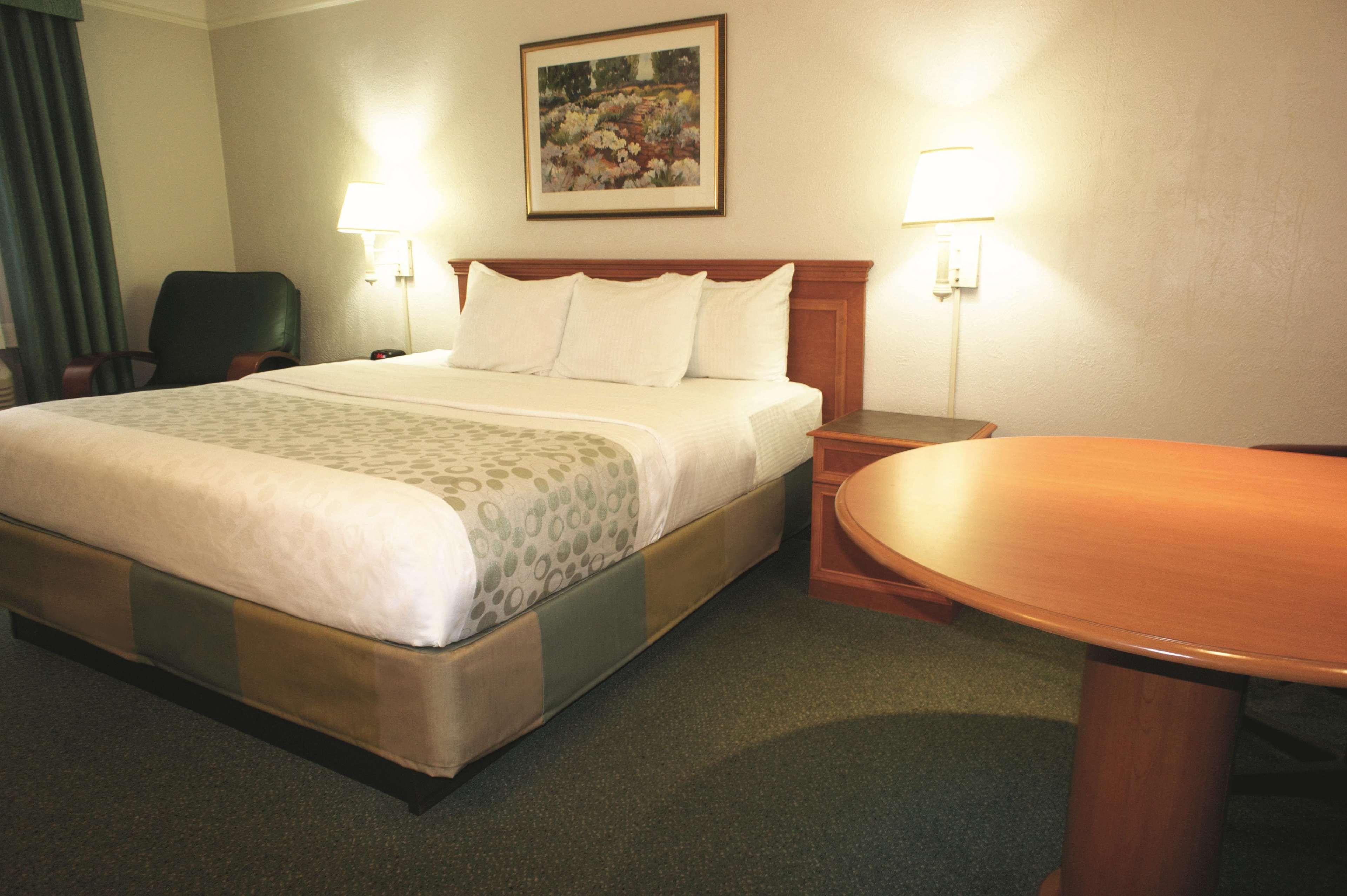 La Quinta Inn By Wyndham Columbus Airport Area מראה חיצוני תמונה