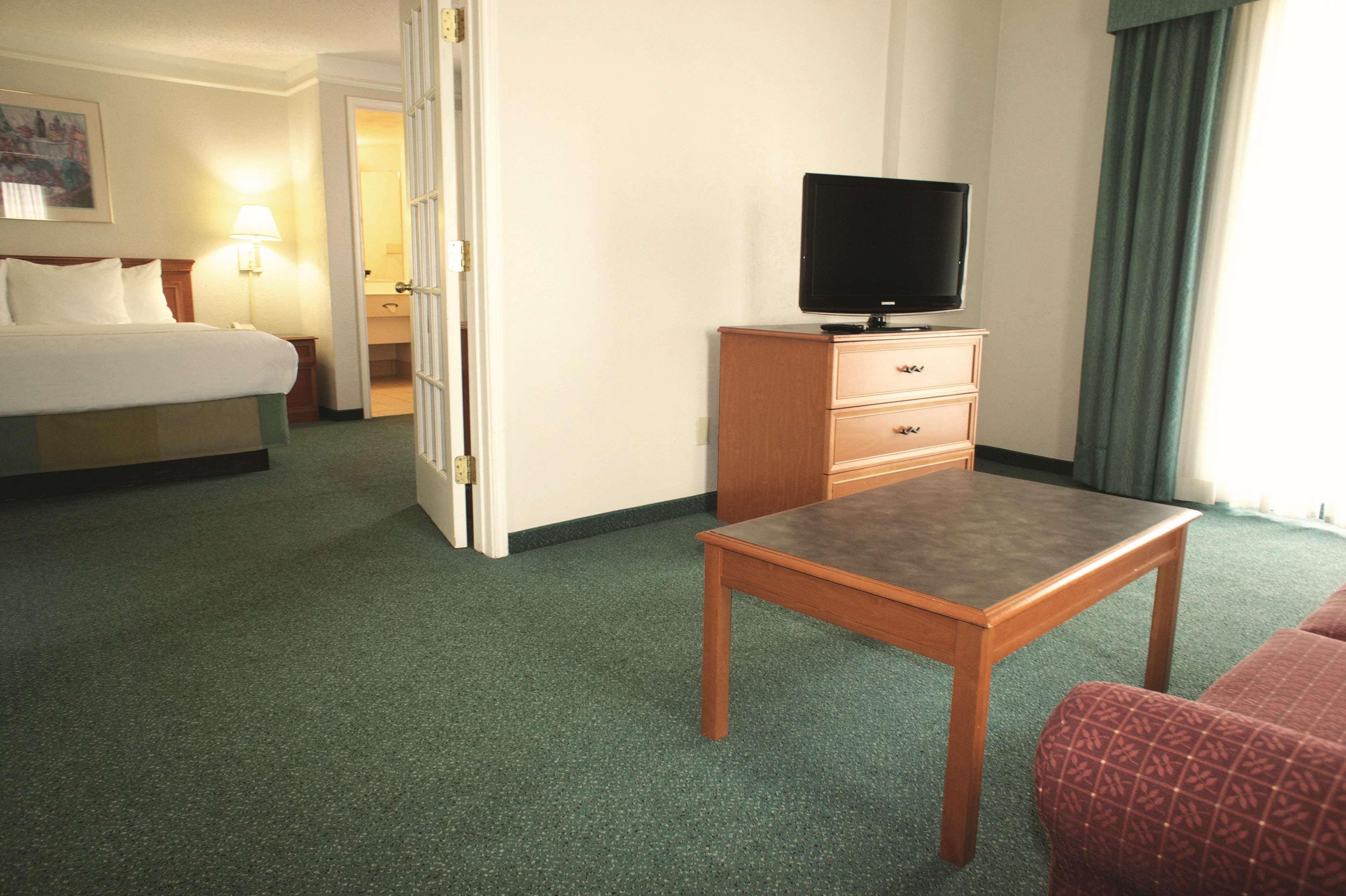La Quinta Inn By Wyndham Columbus Airport Area מראה חיצוני תמונה