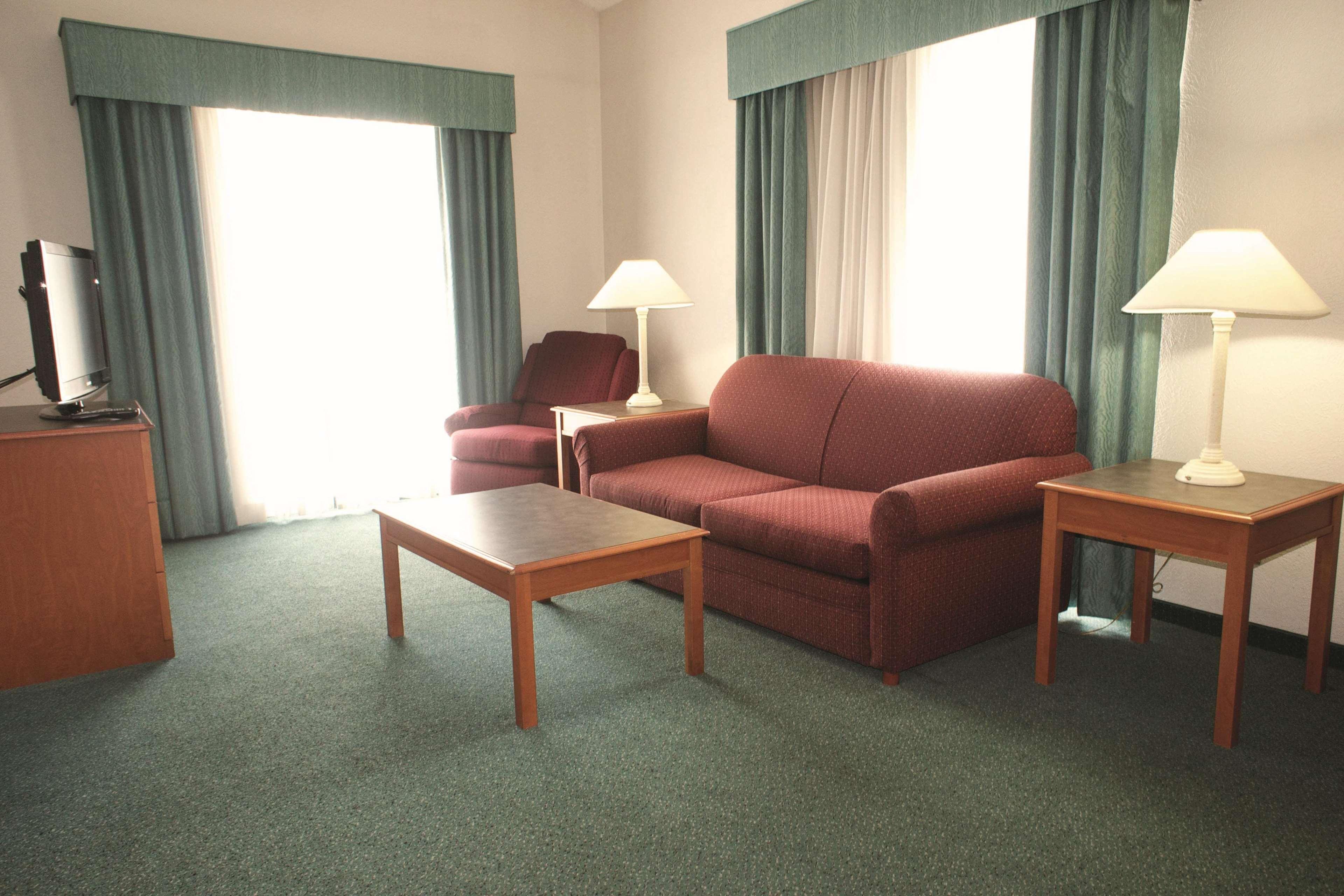 La Quinta Inn By Wyndham Columbus Airport Area מראה חיצוני תמונה