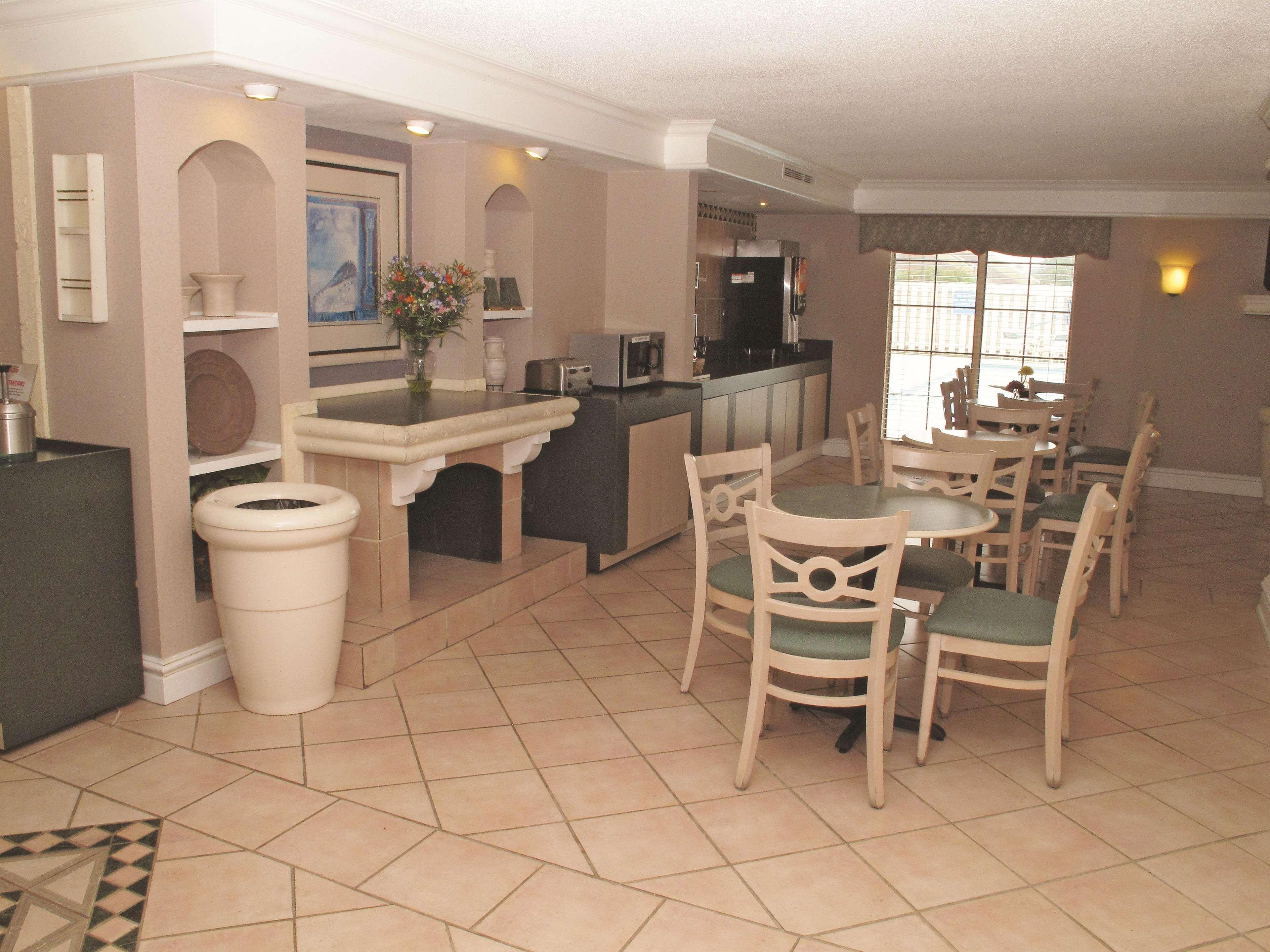 La Quinta Inn By Wyndham Columbus Airport Area מראה חיצוני תמונה