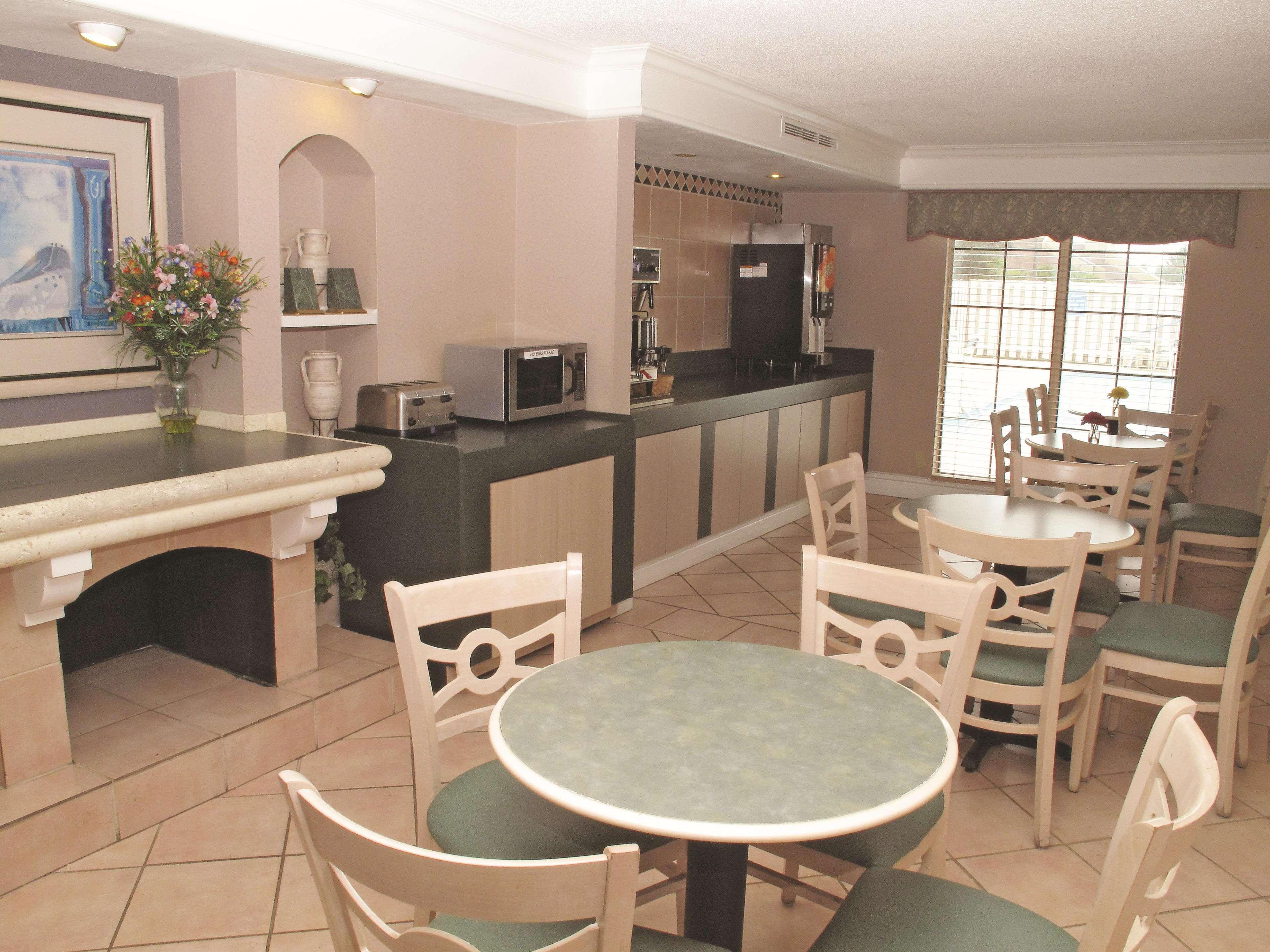 La Quinta Inn By Wyndham Columbus Airport Area מראה חיצוני תמונה