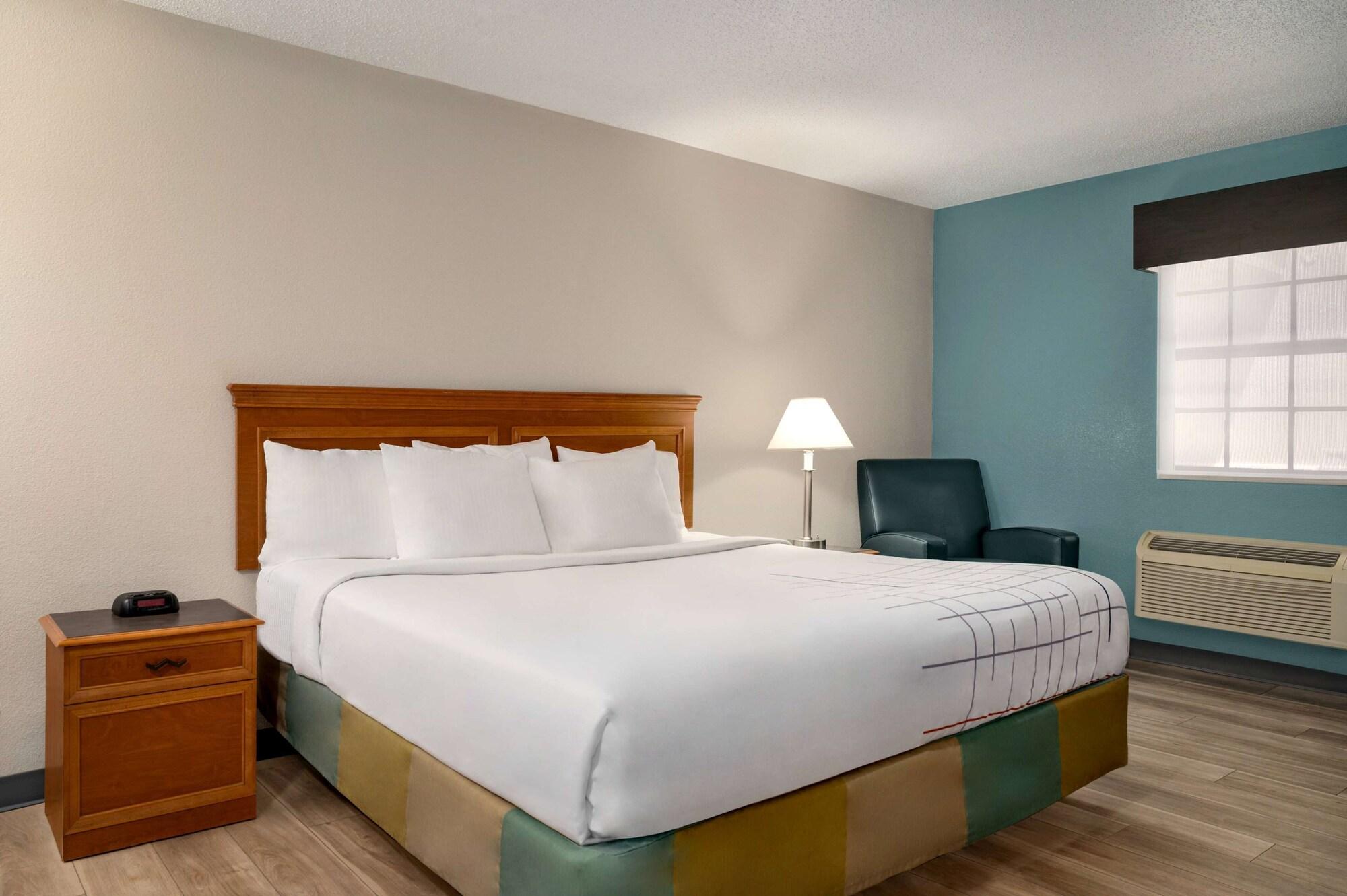 La Quinta Inn By Wyndham Columbus Airport Area מראה חיצוני תמונה