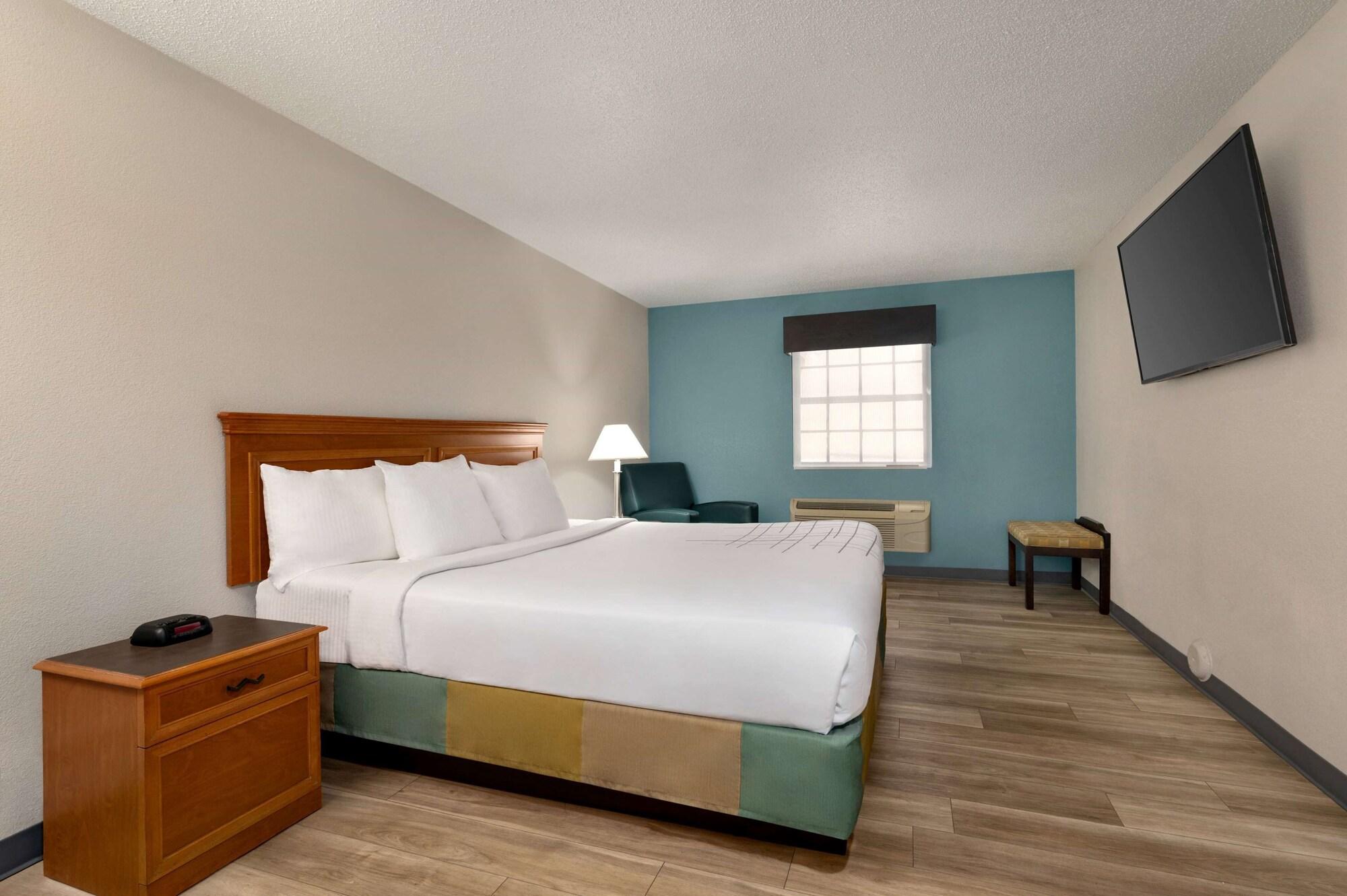 La Quinta Inn By Wyndham Columbus Airport Area מראה חיצוני תמונה